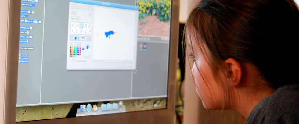 Girl painting a sprite with Scratch